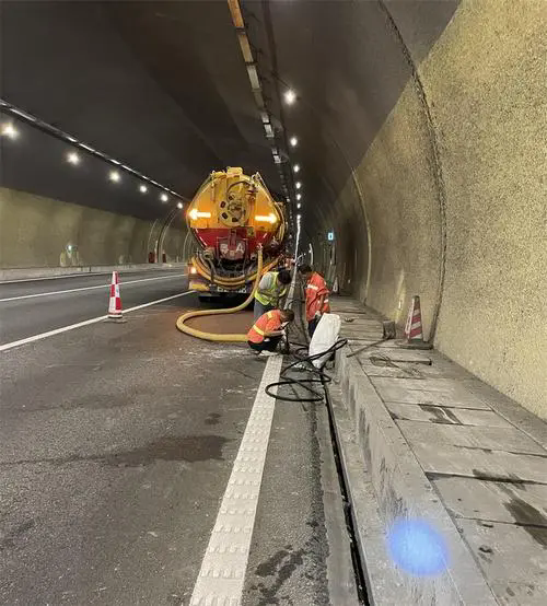 南开乡隧道排水渠清淤